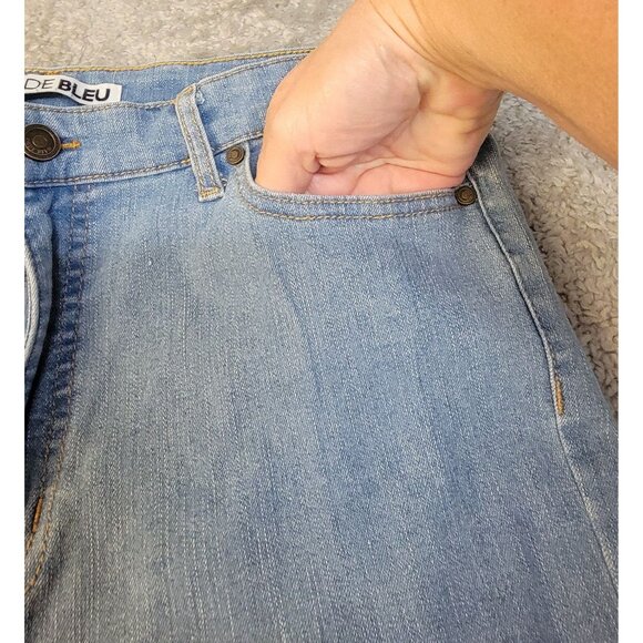 Code Bleu Light-Wash Cropped Denim Jeans with V-Shaped Frayed Hem.  Size:  14 - Picture 13 of 16